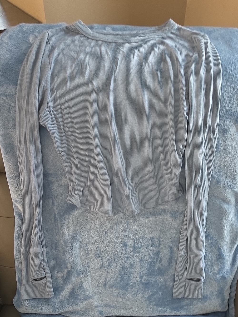 Light Blue Ribbed Long-Sleeve Women's Crop Top With Thumbholes